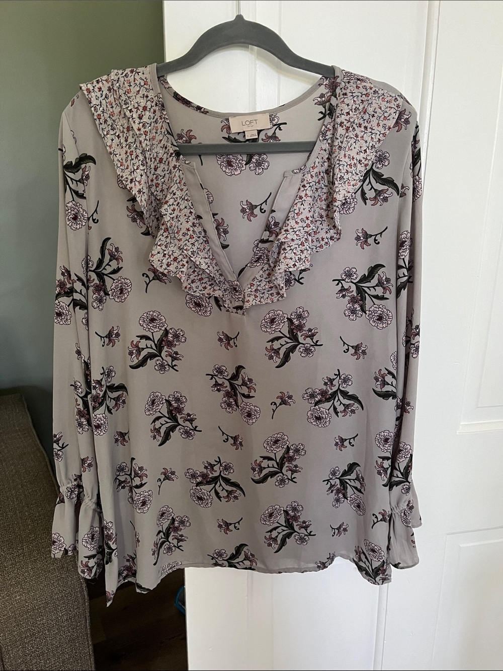 LOFT size Large silky blouse gray floral ruffled